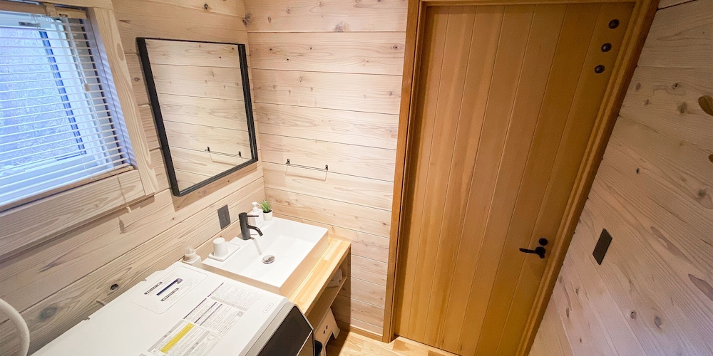 【コテージ Ａ】2階建て2LDK (70平米) 無料WIFI 禁煙 バスルーム0 | Baan Hakuba