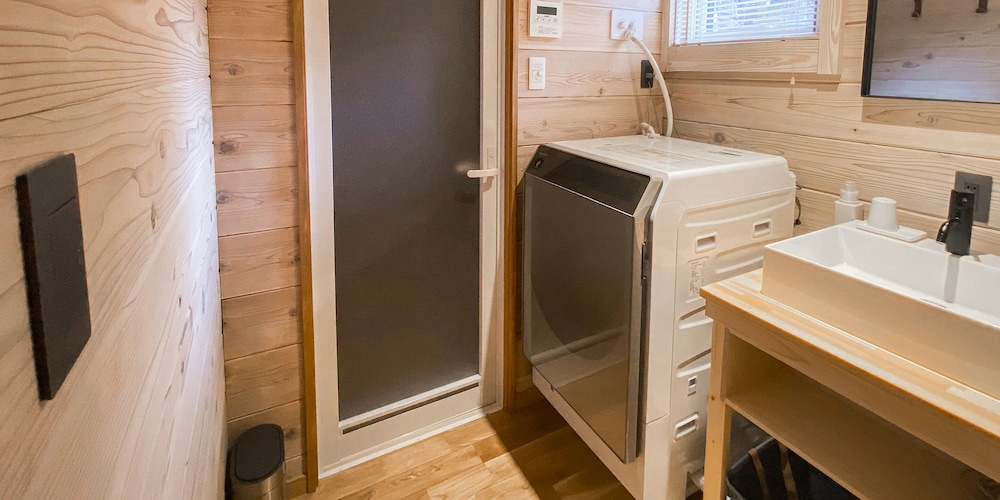 【コテージ Ａ】2階建て2LDK (70平米) 無料WIFI 禁煙 ランドリー0 | Baan Hakuba