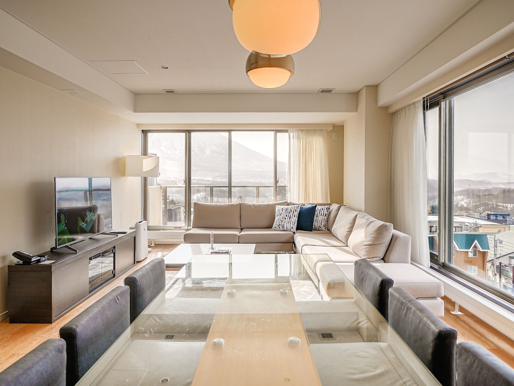 3ベッドルームスイート アンヌプリ ビュー リビング エリア0 | チャトリウム ニセコ