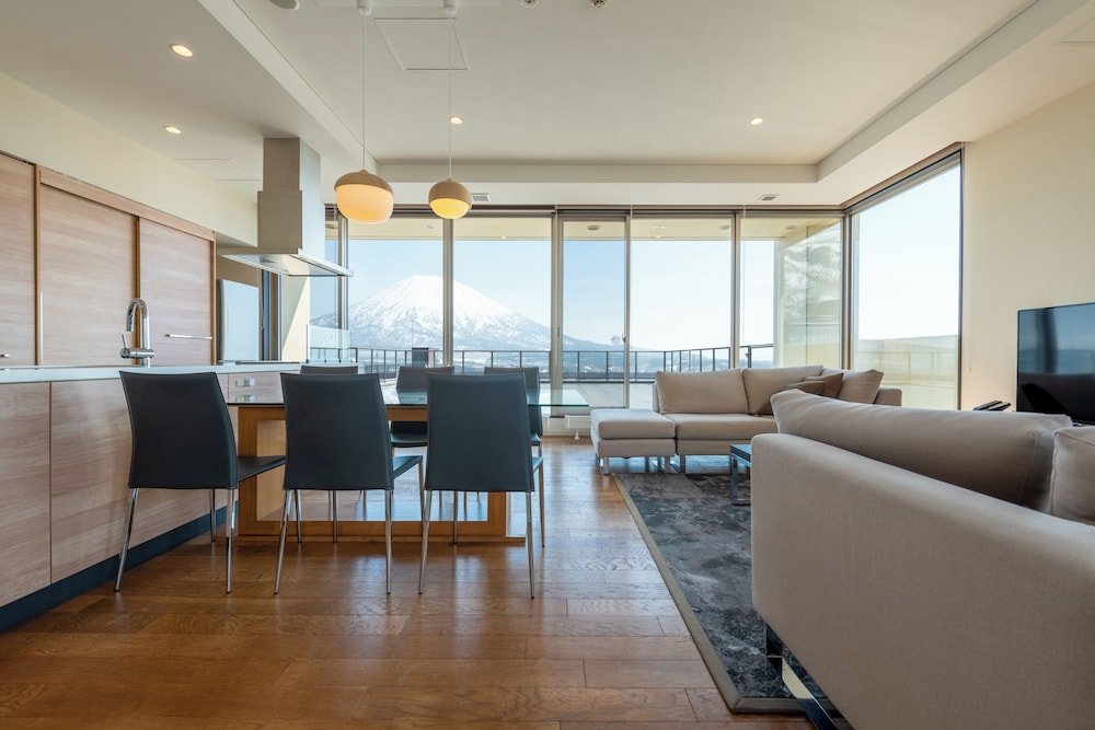 ペントハウス 2 ベッドルーム (2 Bedroom Penthouse Mt Yotei View) マウンテン ビュー0 | チャトリウム ニセコ