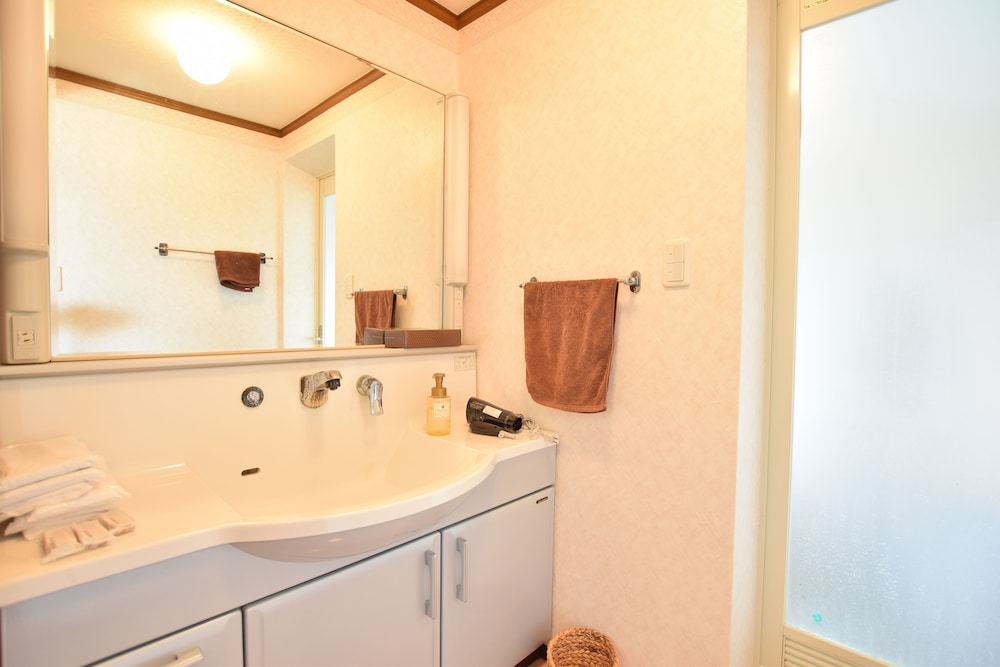 ファミリー ハウス バスルームのシンク0 | Ocean Front BEACH 312 hot spring