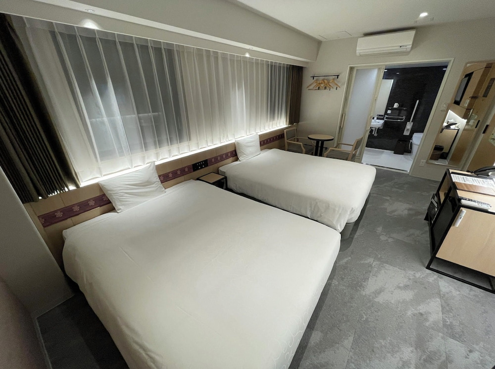 ユニバーサルツインルーム 客室1 | 変なホテルプレミア 奈良