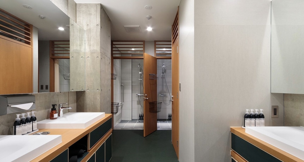 ダブルルーム 共用バスルーム2 | BUNSHODO HOTEL