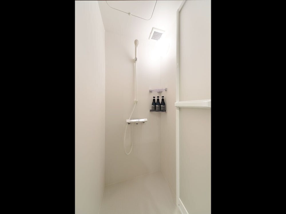 フォースルーム シャワー付き バスルームのシャワー0 | BUNSHODO HOTEL