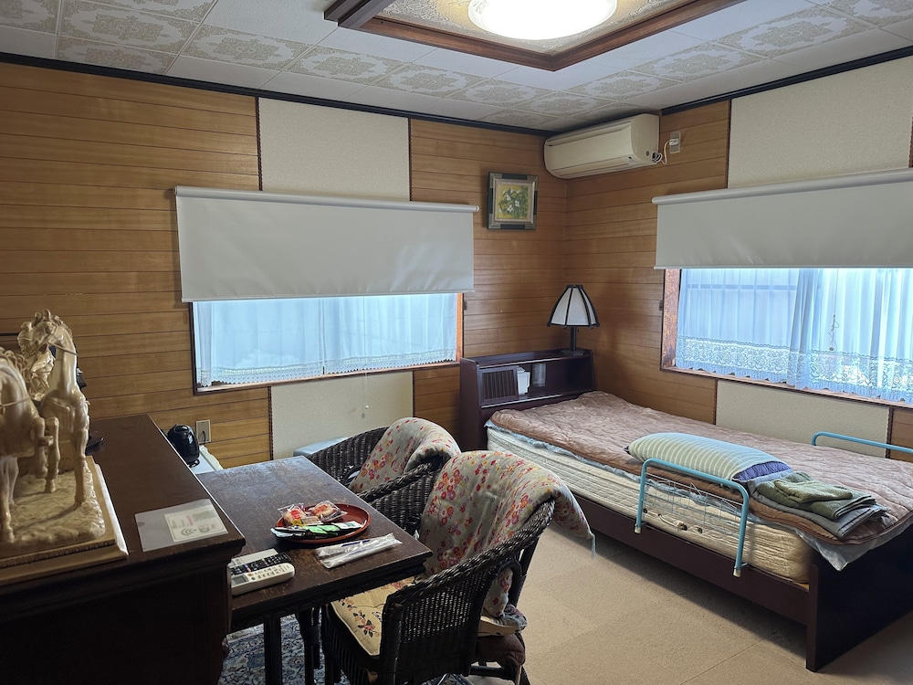 クラシック ダブルまたはツインルーム 1 ベッドルーム シティビュー 客室3 | Live Cafe ひすいの海