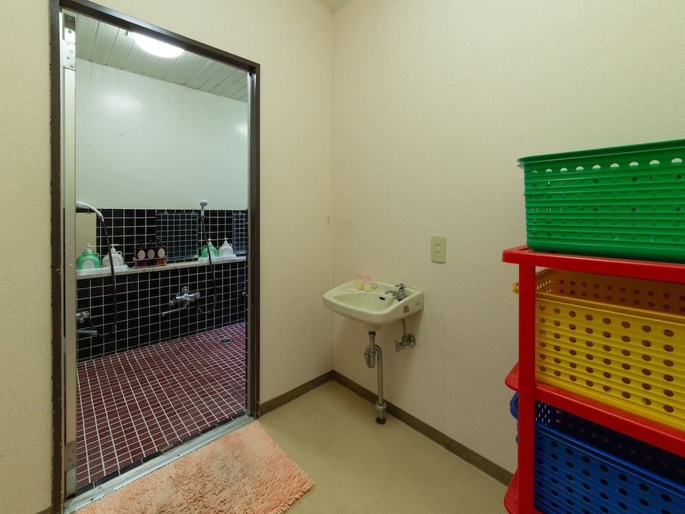 和室3名用 共用バスルーム 喫煙 バスルーム0 | Tabist ビジネスホテルちとせ 柏崎