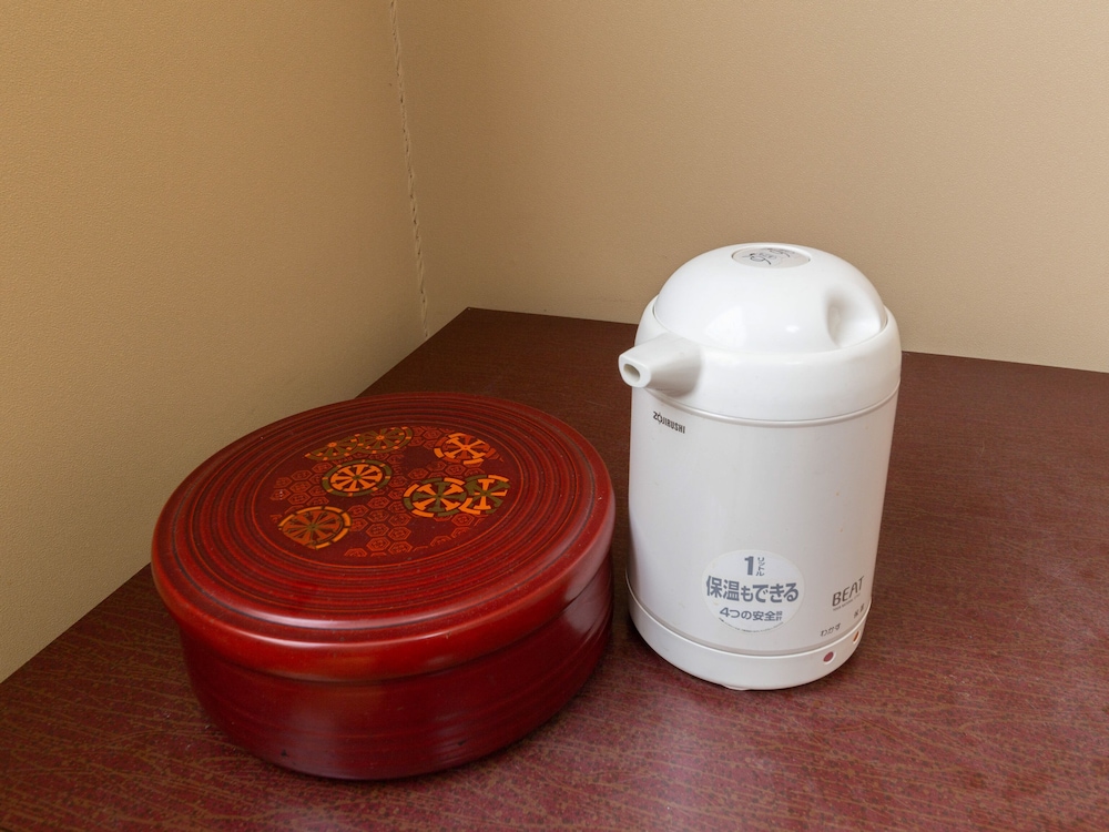 和室3名用 共用バスルーム 喫煙 客室2 | Tabist ビジネスホテルちとせ 柏崎