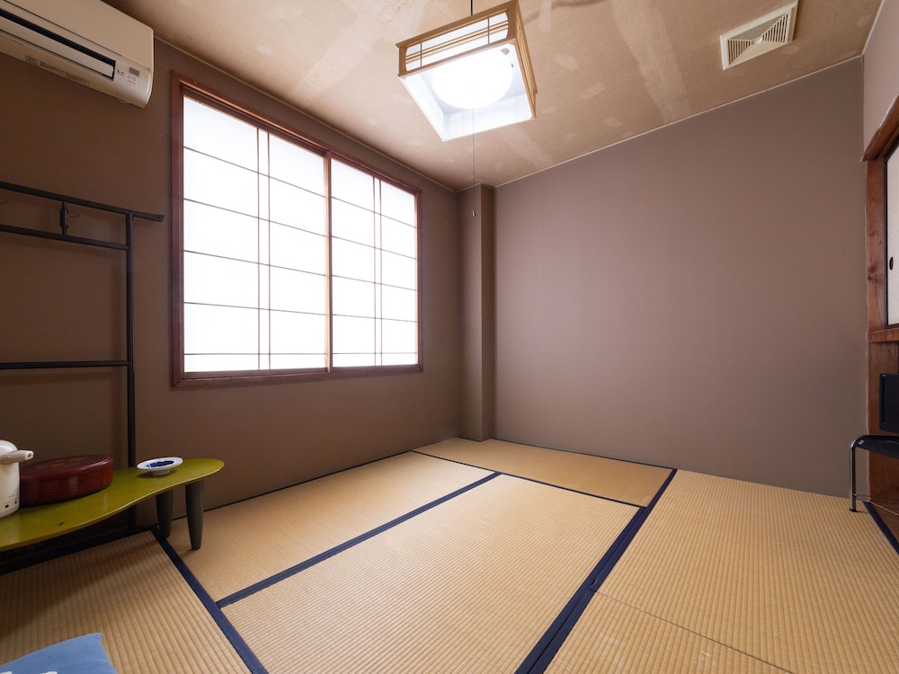 和室3名用 共用バスルーム 喫煙 客室4 | Tabist ビジネスホテルちとせ 柏崎