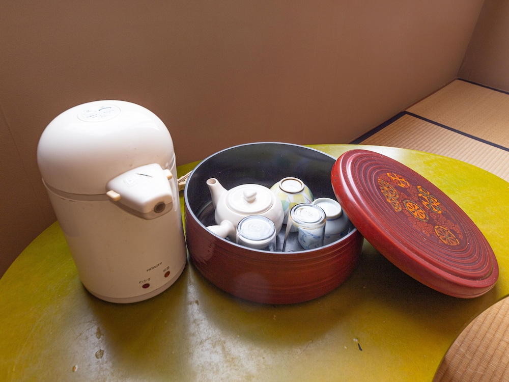 和室3名用 共用バスルーム 喫煙 客室5 | Tabist ビジネスホテルちとせ 柏崎