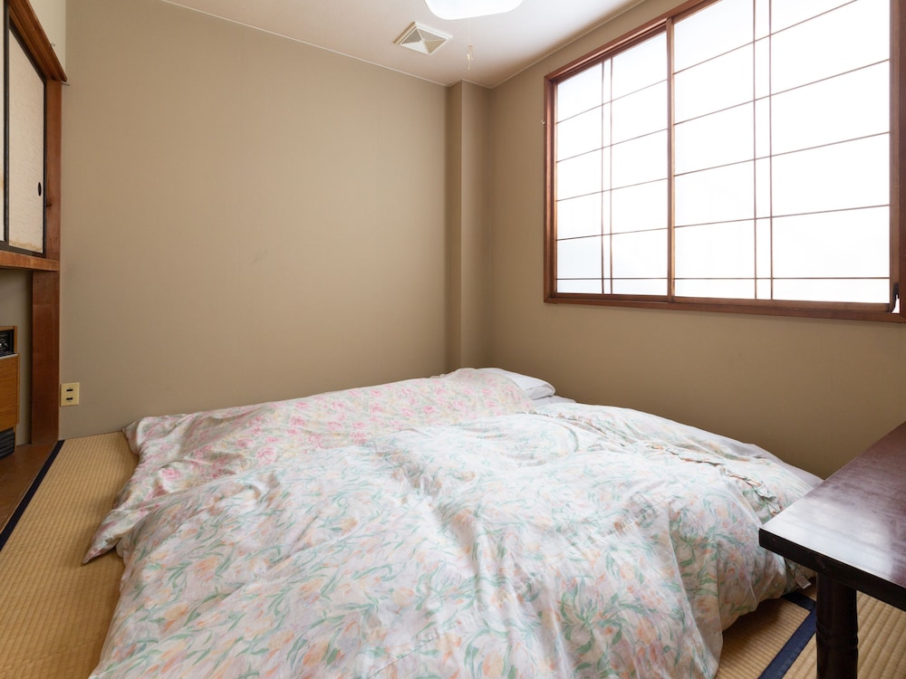 和室3名用 共用バスルーム 喫煙 客室10 | Tabist ビジネスホテルちとせ 柏崎