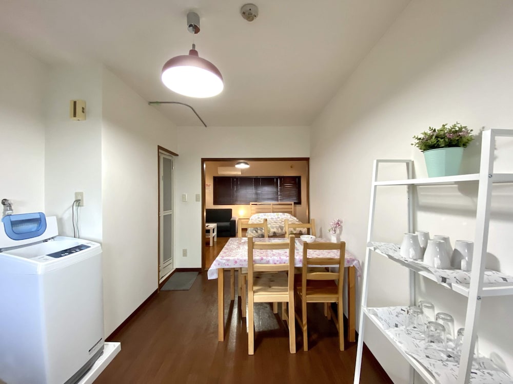 アパートメント (101) 客室内のダイニングエリア1 | NOMAD松戸宿 テイクファイブ