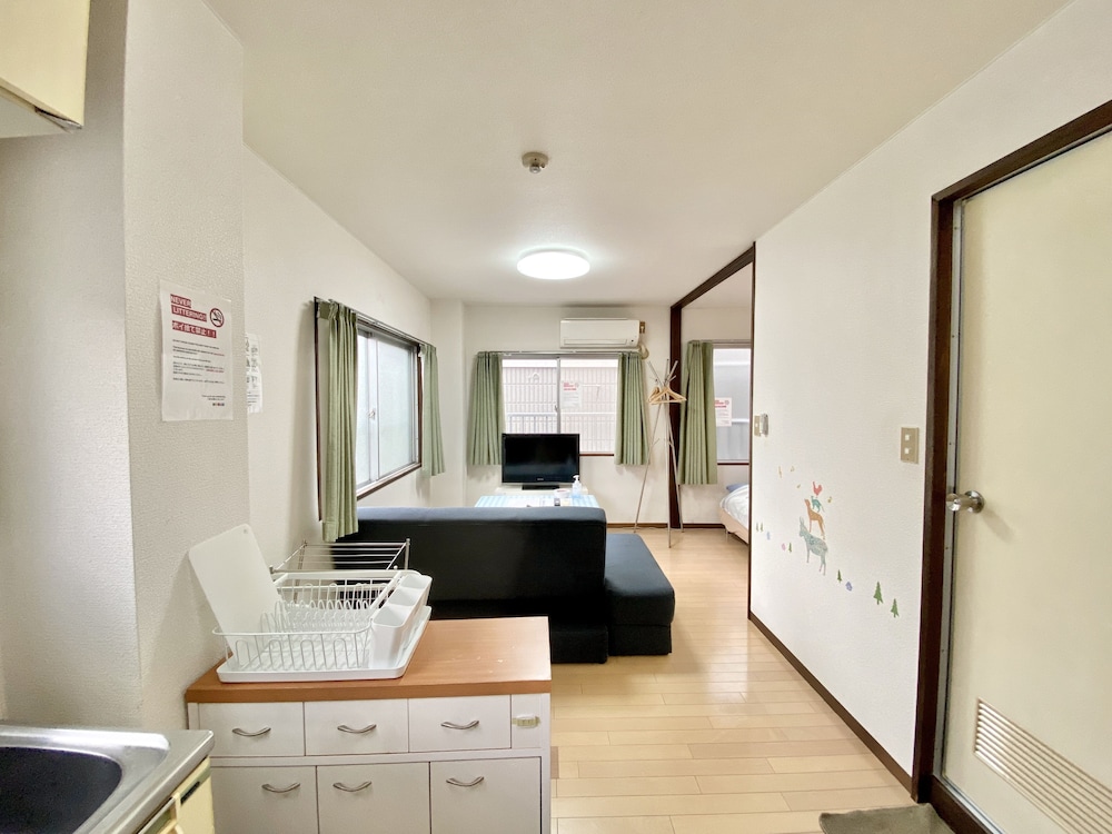 アパートメント (301) リビング エリア2 | NOMAD松戸宿 テイクファイブ