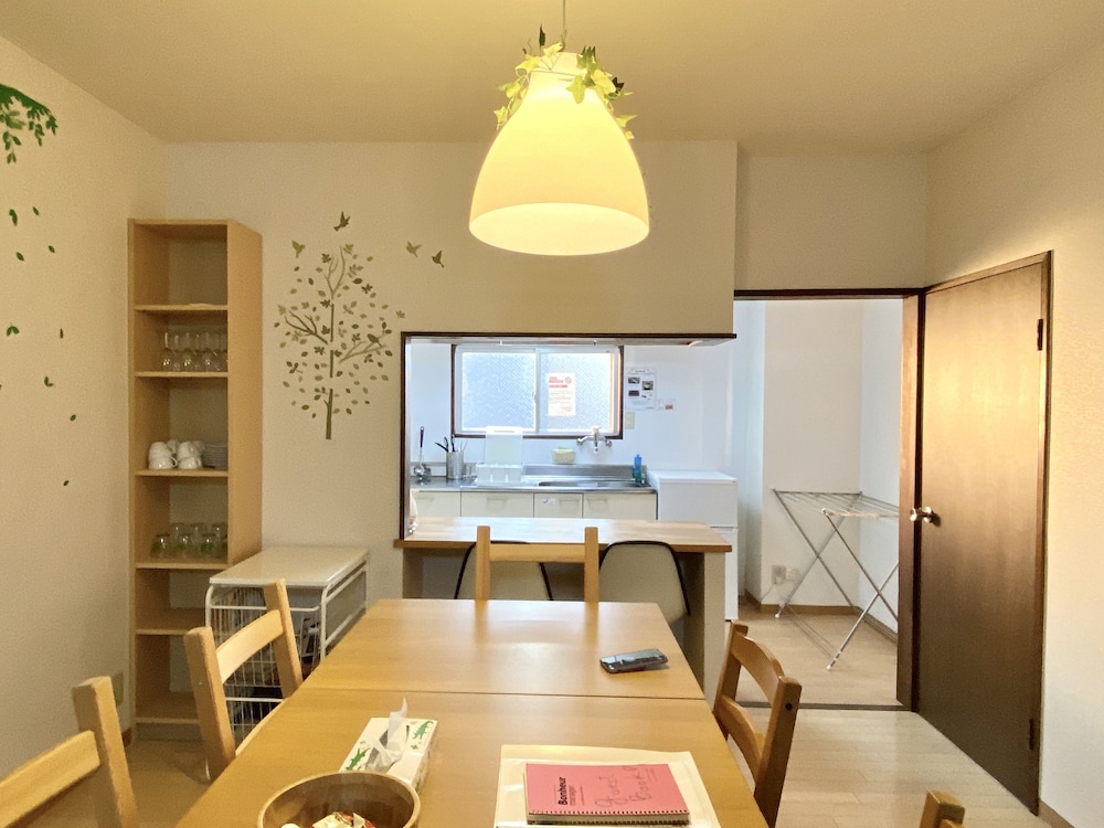 アパートメント (201) 客室内のダイニングエリア3 | NOMAD松戸宿 テイクファイブ