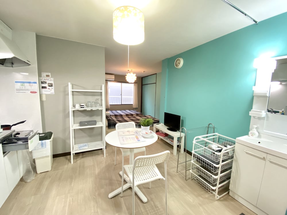 アパートメント (302) 客室内のダイニングエリア1 | NOMAD松戸宿 テイクファイブ