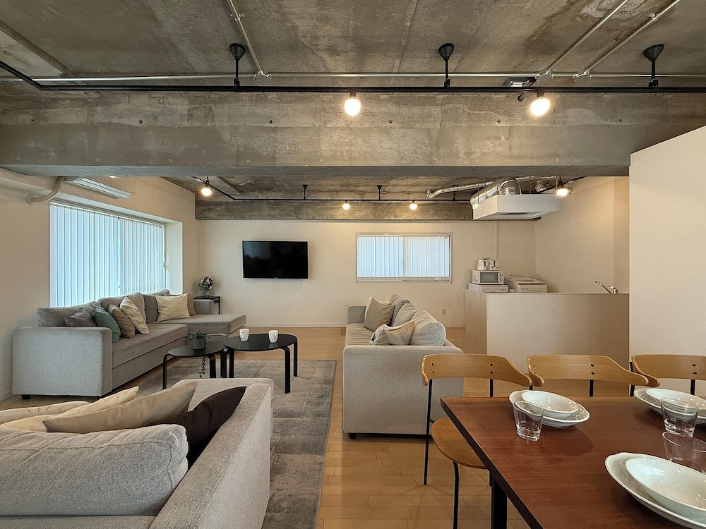 コンフォート コンドミニアム 1 ベッドルーム (5F) リビング エリア5 | エムズレア本川町