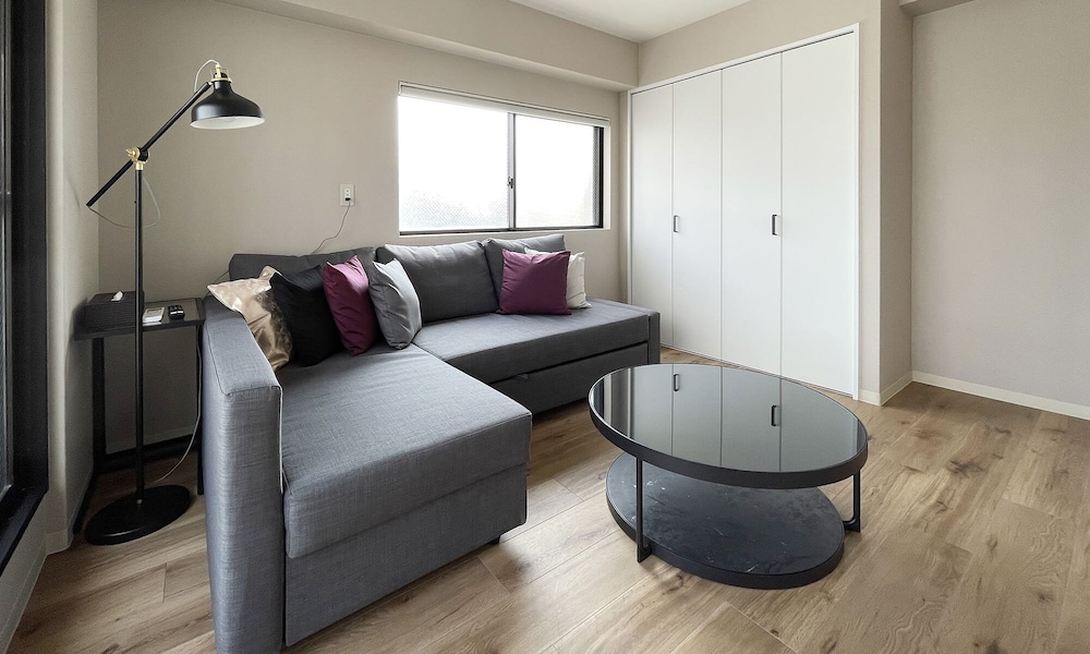 エクスクルーシブ コンドミニアム 4 ベッドルーム (7F) リビング エリア0 | エムズレア本川町