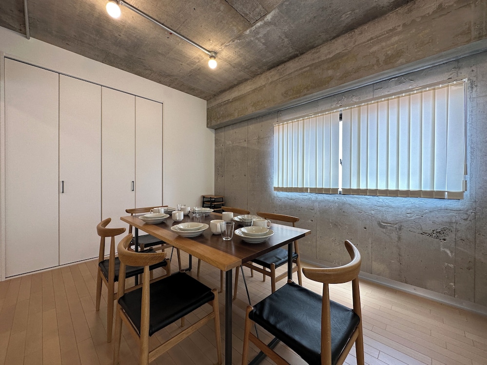 コンドミニアム 1 ベッドルーム (4F) リビング エリア0 | エムズレア本川町