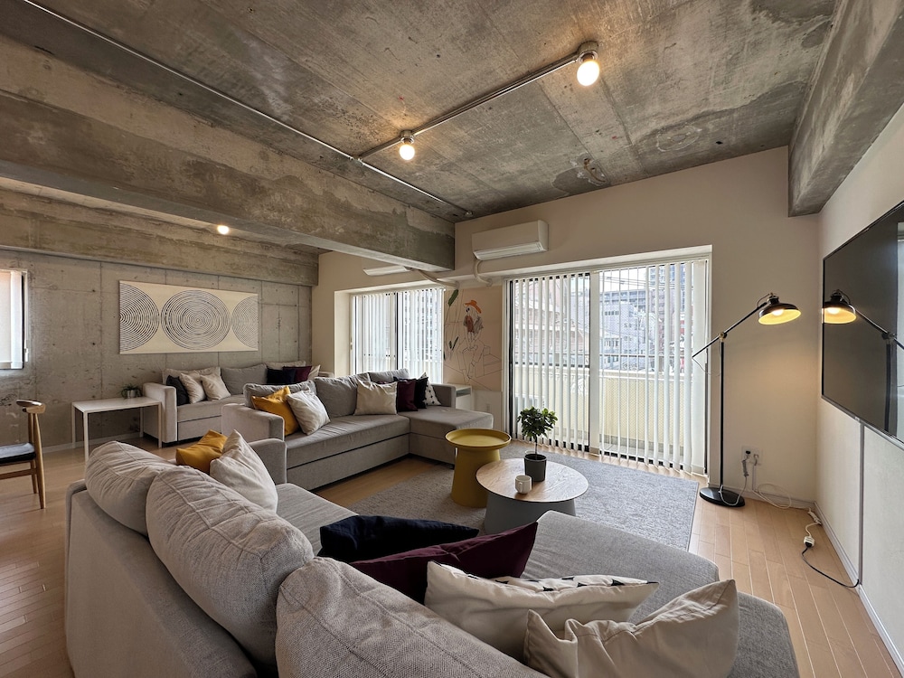 コンドミニアム 1 ベッドルーム (4F) リビング エリア1 | エムズレア本川町