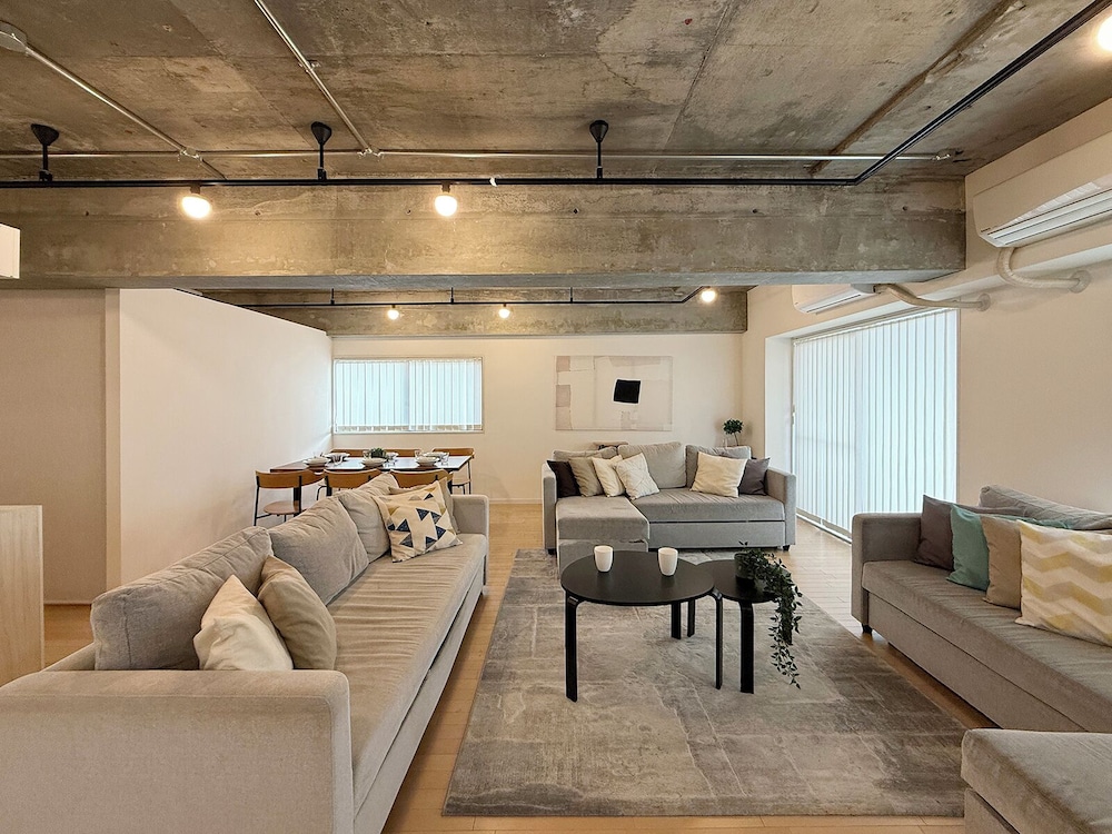 コンフォート コンドミニアム 1 ベッドルーム (5F) リビング エリア2 | エムズレア本川町