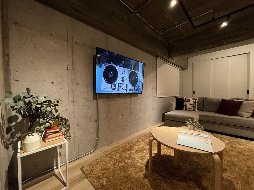 コンドミニアム 2 ベッドルーム (3F) リビング エリア3 | エムズレア本川町