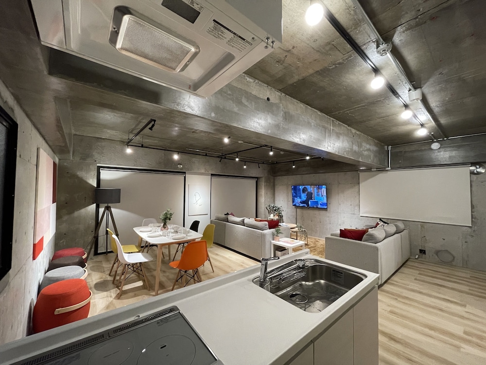 コンドミニアム 2 ベッドルーム (3F) リビング エリア2 | エムズレア本川町