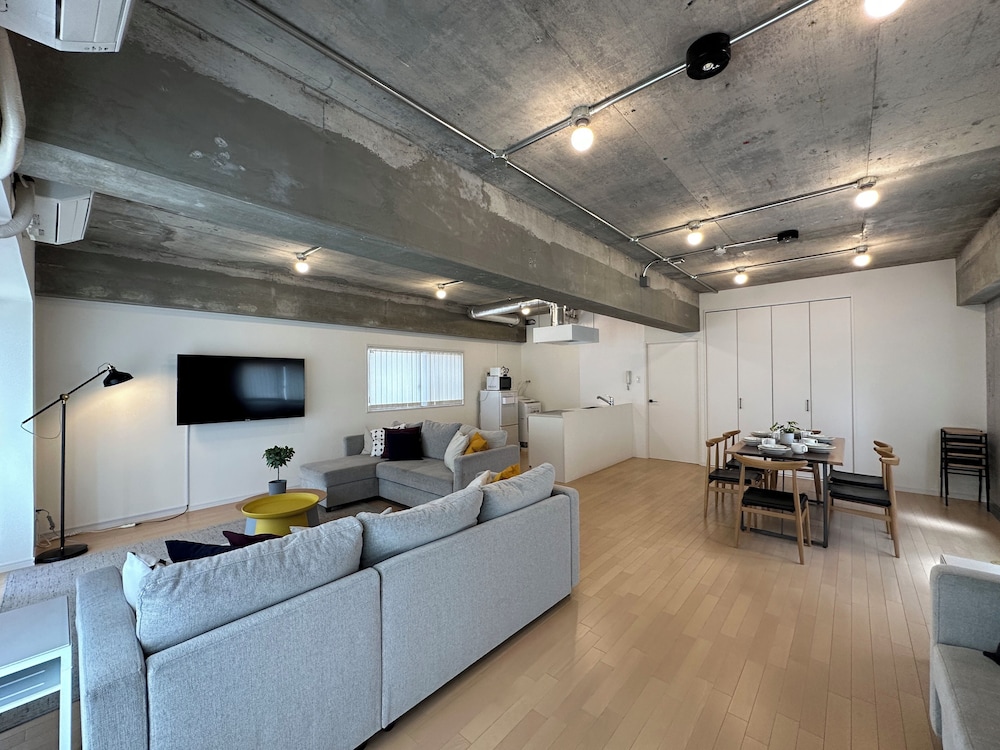 コンドミニアム 1 ベッドルーム (4F) リビング エリア2 | エムズレア本川町