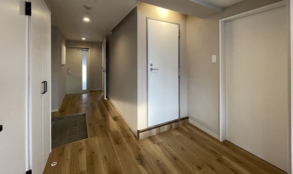 エクスクルーシブ コンドミニアム 4 ベッドルーム (7F) 客室3 | エムズレア本川町