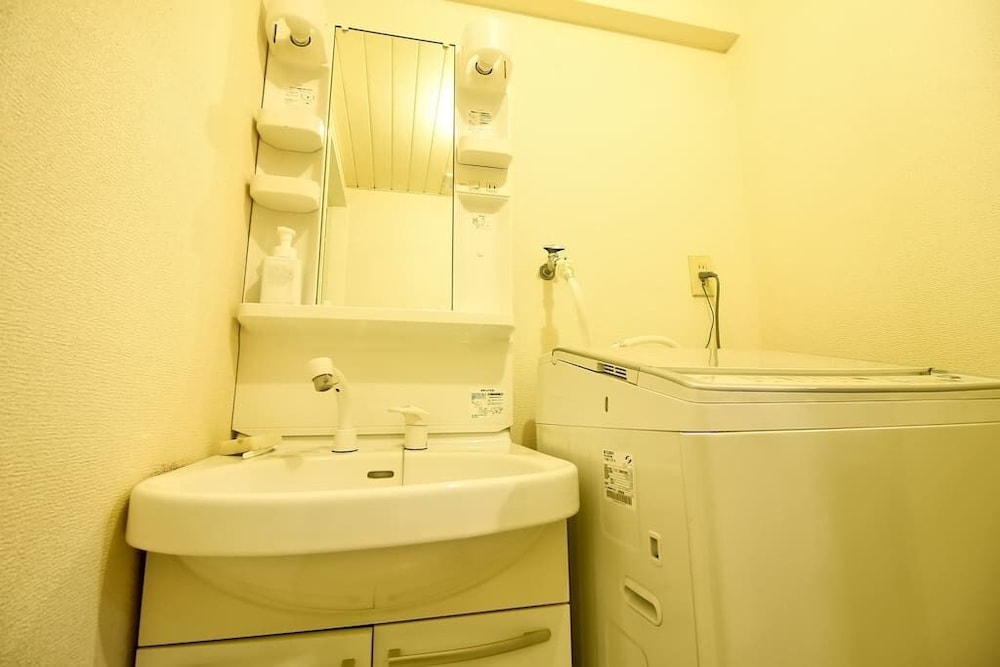 コンドミニアム 1 ベッドルーム (501) バスルームのシンク0 | アールズコート