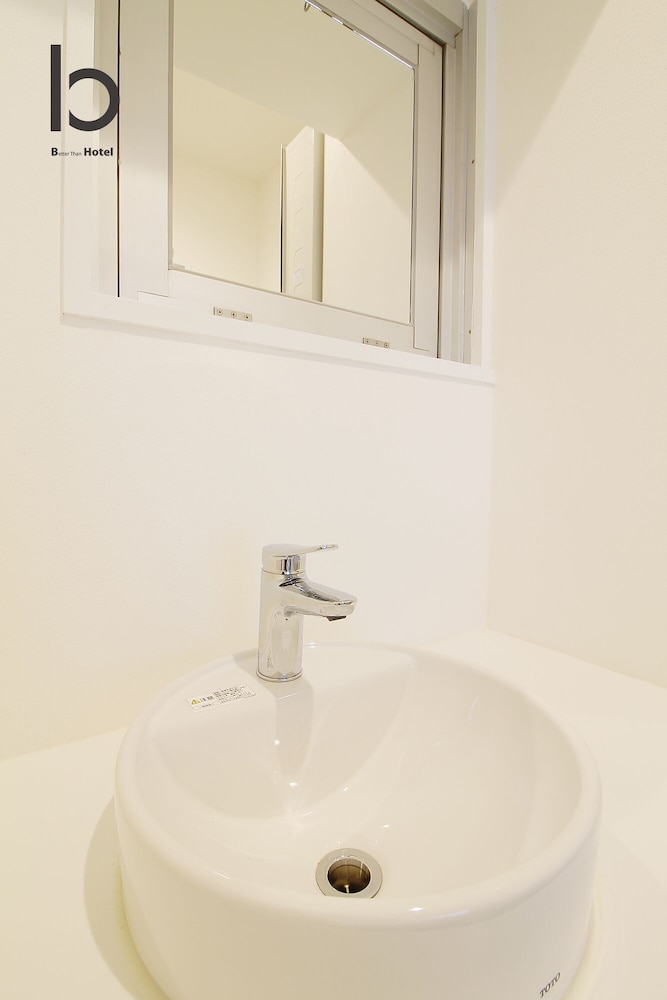 コンドミニアム 3 ベッドルーム (401) バスルームのシンク1 | Hanagin Building