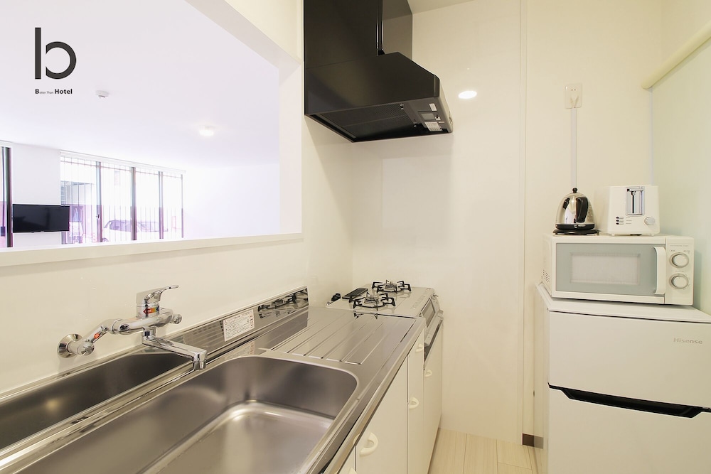 コンフォート スタジオスイート 1 ベッドルーム (102) 専用キッチン1 | Hanagin Building
