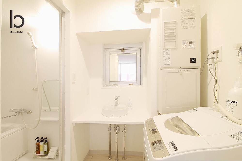 コンフォート スタジオスイート 1 ベッドルーム (102) バスルームのシンク0 | Hanagin Building