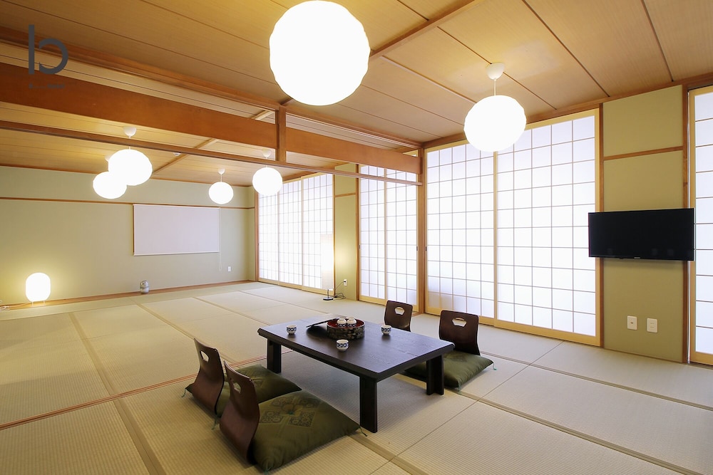 コンドミニアム 2 ベッドルーム (301) 客室8 | Hanagin Building