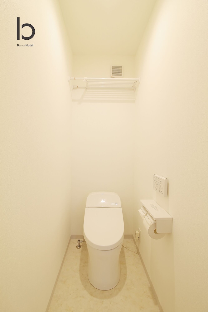 コンフォート スタジオスイート 1 ベッドルーム (102) バスルーム3 | Hanagin Building