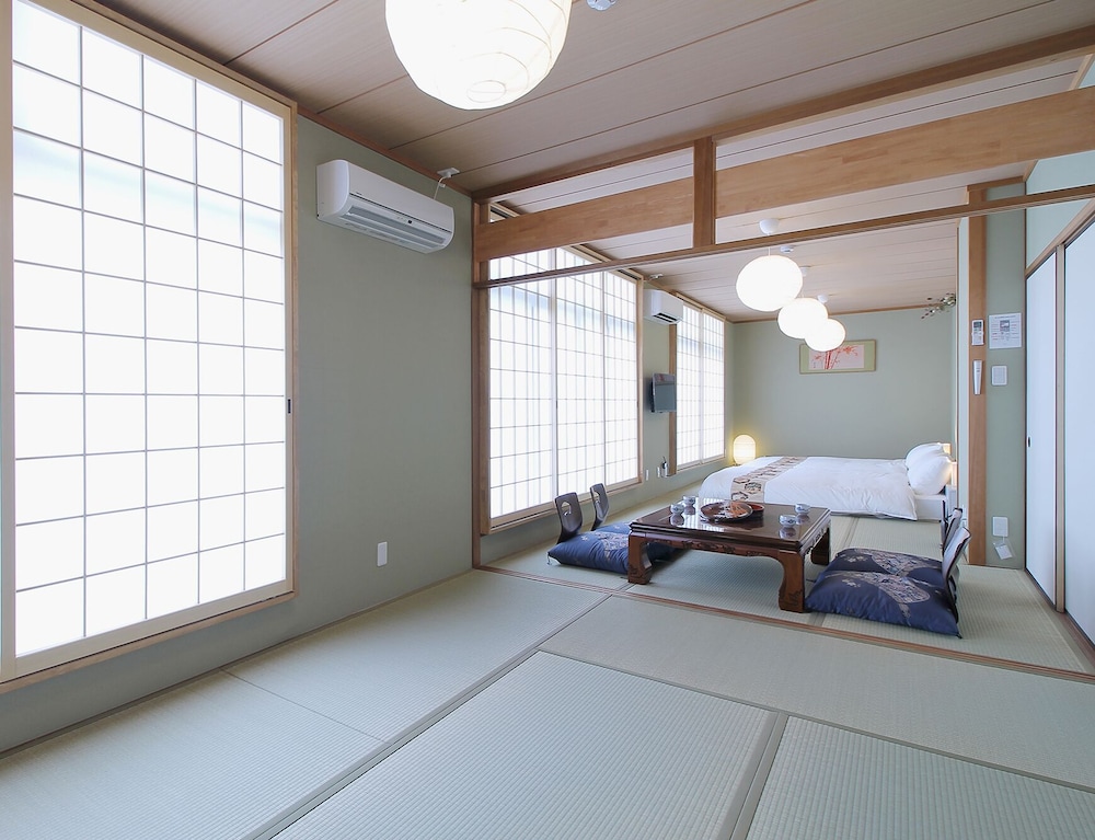 コンドミニアム 3 ベッドルーム (401) リビング エリア0 | Hanagin Building