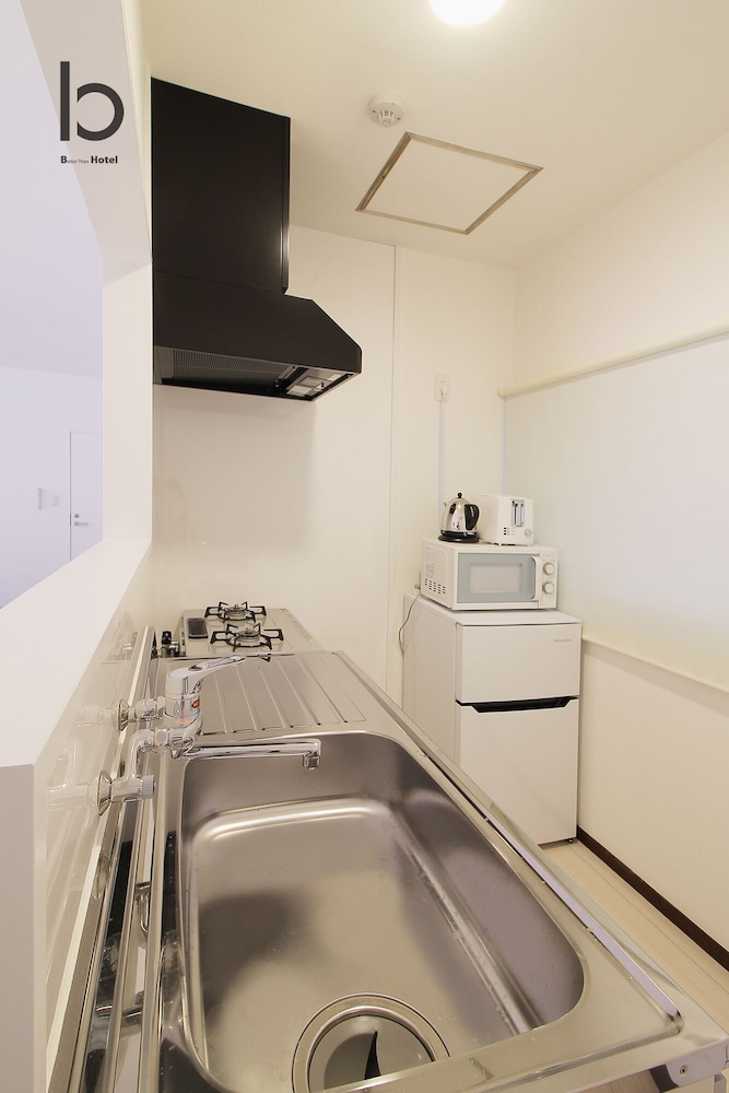 コンフォート スタジオスイート 1 ベッドルーム (102) 専用キッチン2 | Hanagin Building