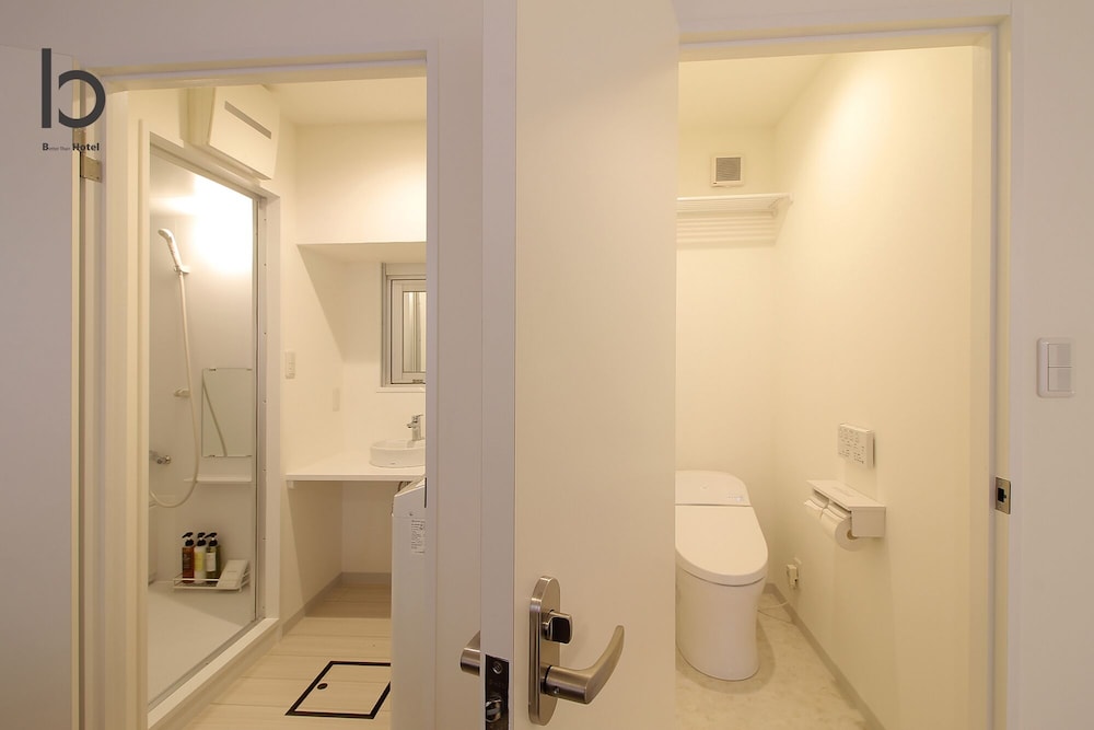 コンフォート スタジオスイート 1 ベッドルーム (102) バスルーム1 | Hanagin Building