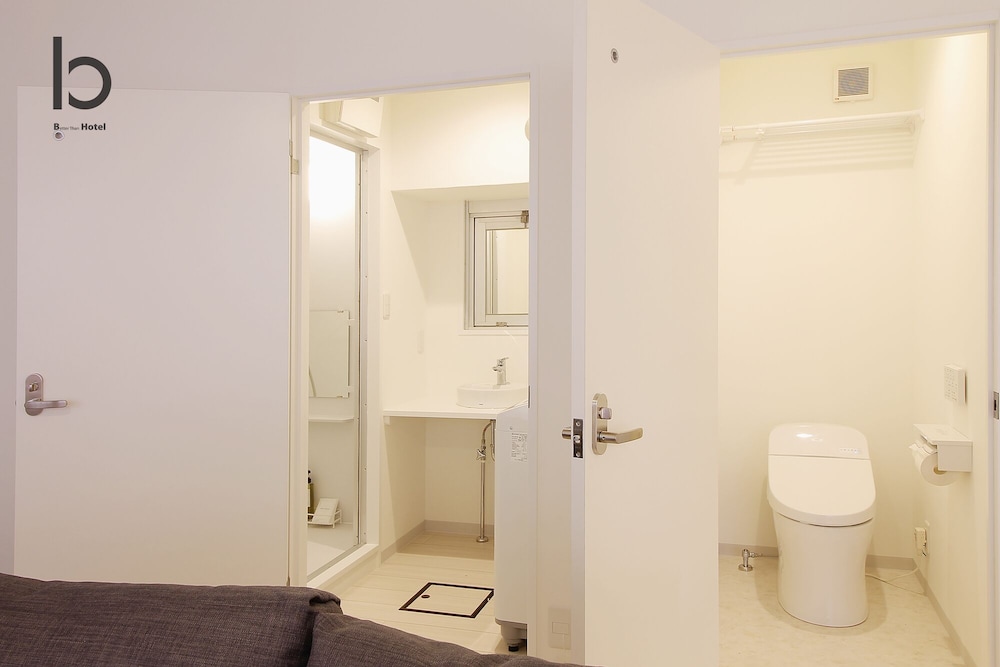 コンフォート スタジオスイート 1 ベッドルーム (102) バスルーム2 | Hanagin Building