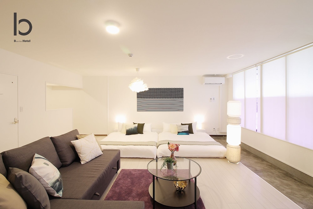 コンフォート スタジオスイート 1 ベッドルーム (102) リビング エリア3 | Hanagin Building