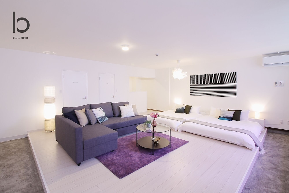 コンフォート スタジオスイート 1 ベッドルーム (102) リビングルーム1 | Hanagin Building