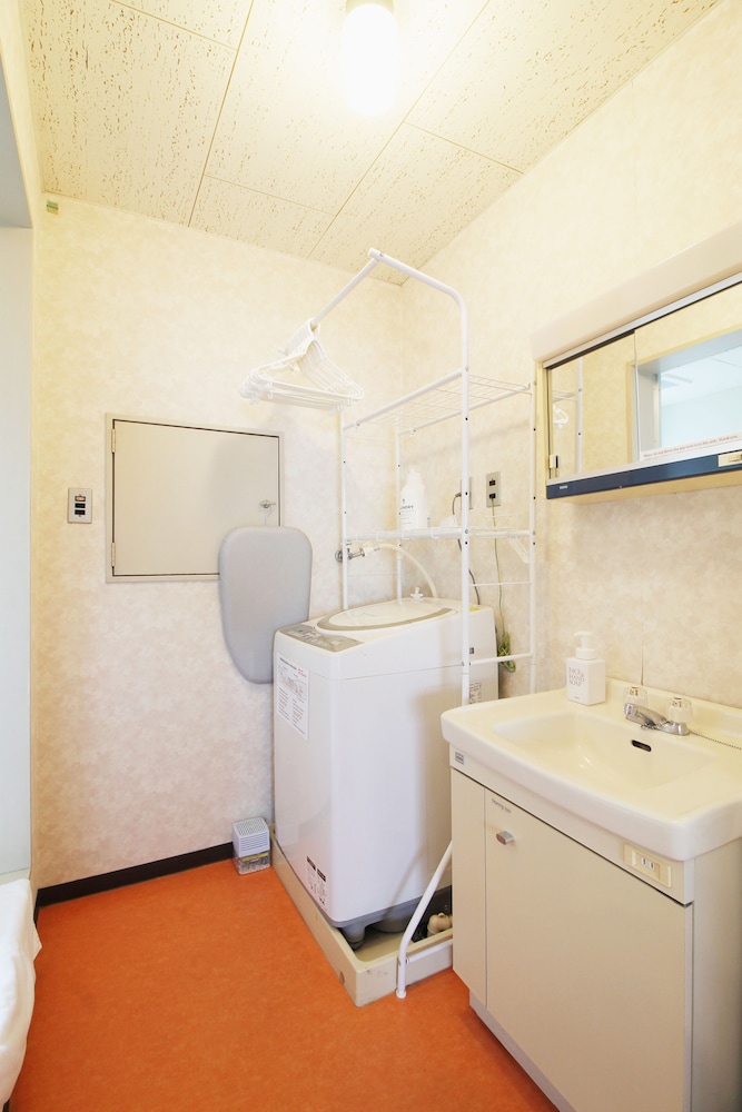 コンドミニアム 3 ベッドルーム (401) ランドリー1 | 石木ビル