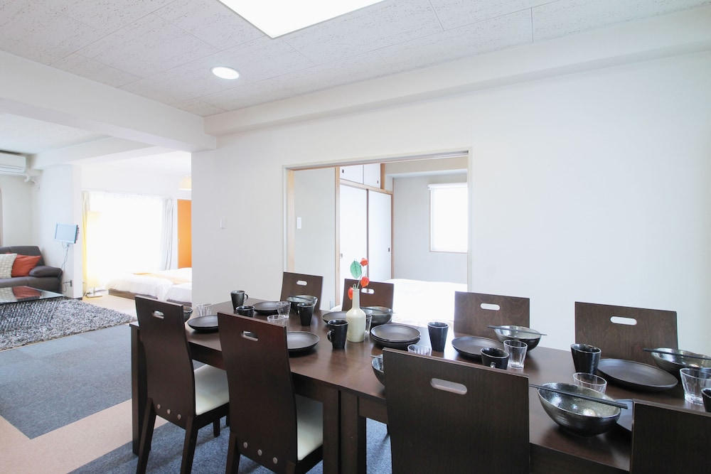 コンドミニアム 3 ベッドルーム (401) ダイニングルーム0 | 石木ビル