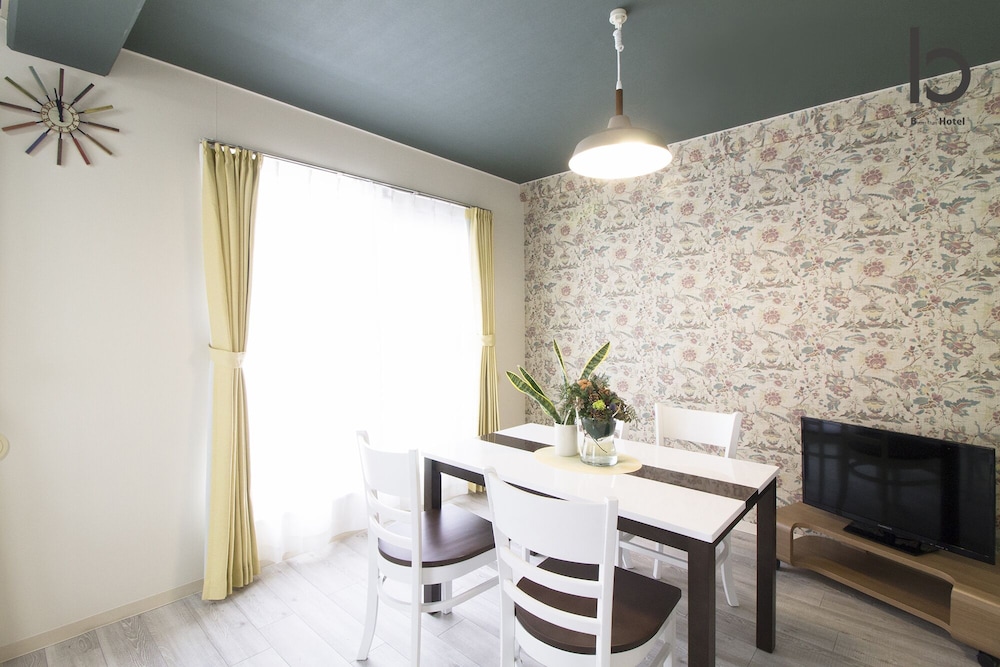 ベーシック スタジオ 1 ベッドルーム (705) 客室内のダイニングエリア0 | ラシャンティ