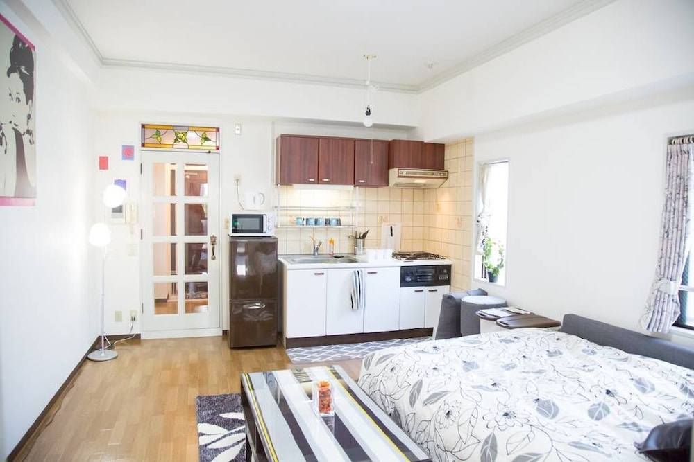 コンドミニアム 1 ベッドルーム (201) リビング エリア2 | ロッコーマンション