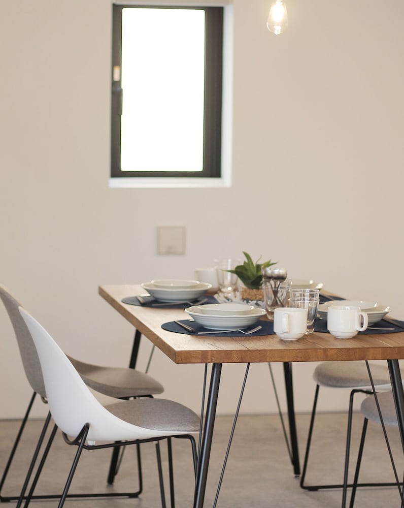 プレミアム スタジオ (602) 客室内のダイニングエリア3 | b hotel 広島平和大通り