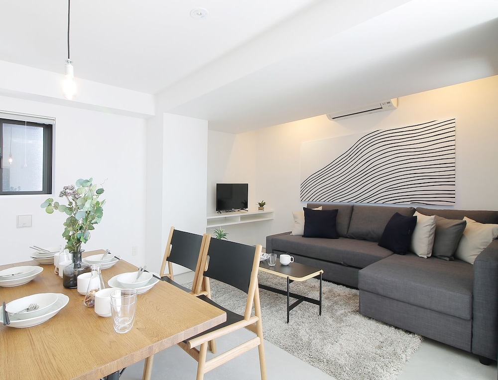 エリート スタジオ (302) 客室内のダイニングエリア10 | b hotel 広島平和大通り