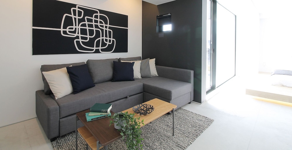 エクスクルーシブ スタジオ シティビュー (701) リビング エリア2 | b hotel 広島平和大通り