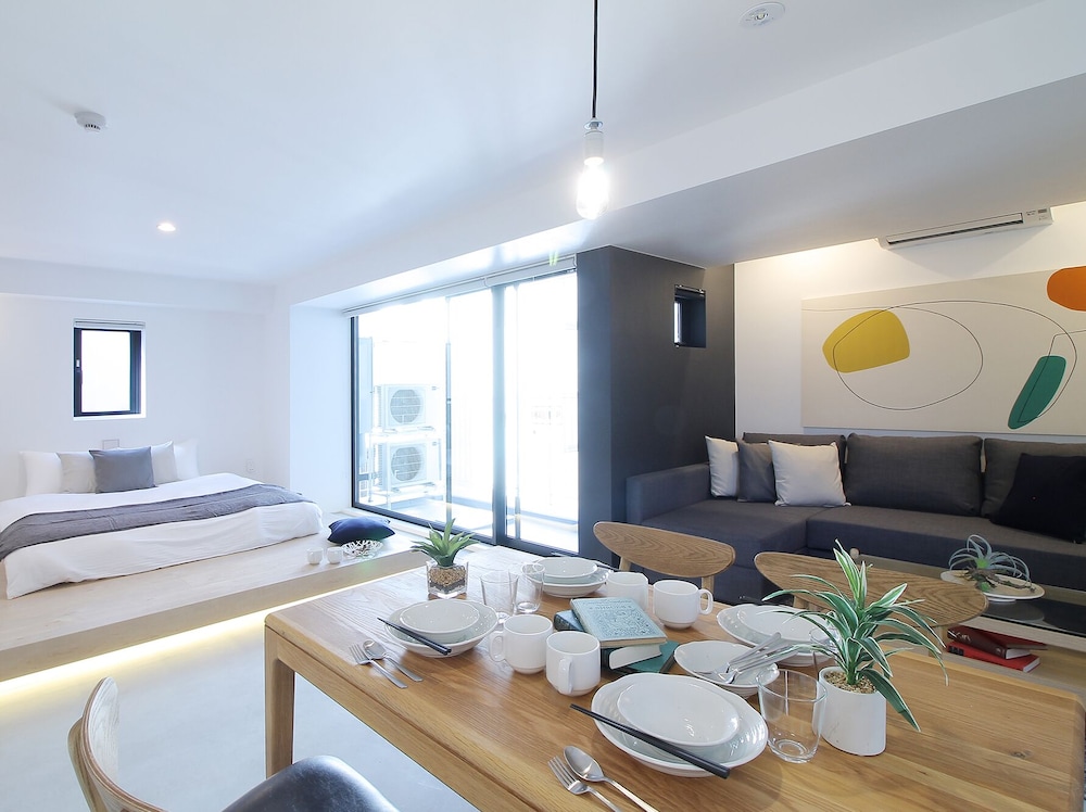 ファミリー スタジオ (502) 客室内のダイニングエリア8 | b hotel 広島平和大通り