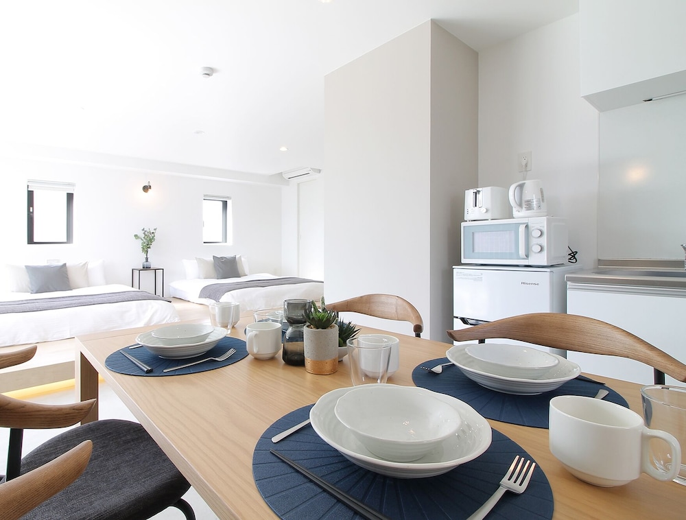 エクスクルーシブ スタジオ シティビュー (701) 客室内のダイニングエリア8 | b hotel 広島平和大通り