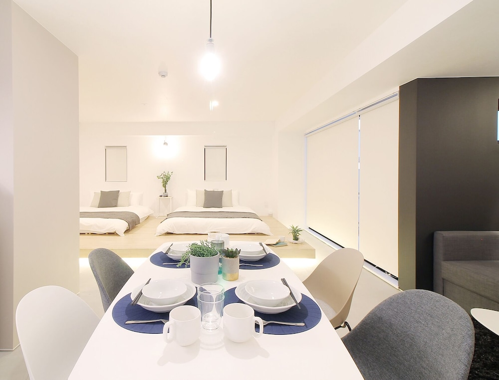 プレミアム スタジオ (202) 客室内のダイニングエリア4 | b hotel 広島平和大通り