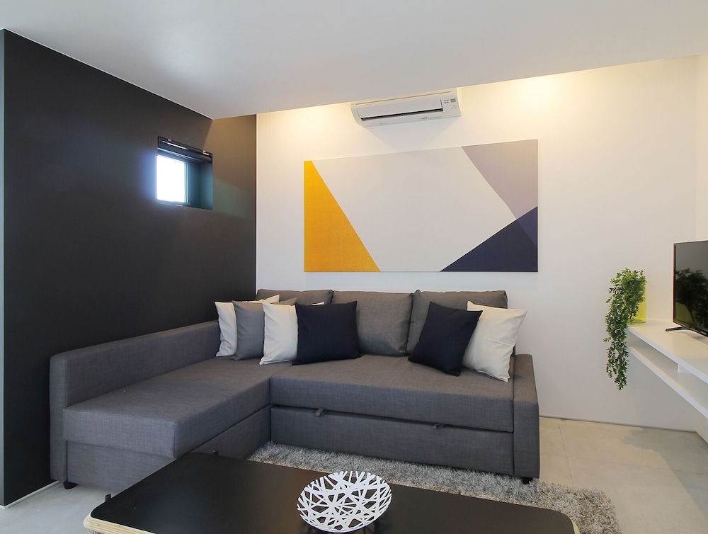 デラックス スタジオ (902) リビング エリア5 | b hotel 広島平和大通り